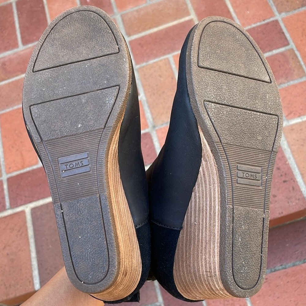 TOMS boot Women's Kelsey Fashion. Size 6.5 true to size. - Picture 9 of 10